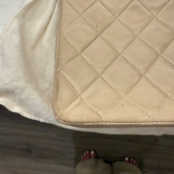 Chanel vintage handbag with chain strap. - Picture 14 of 14